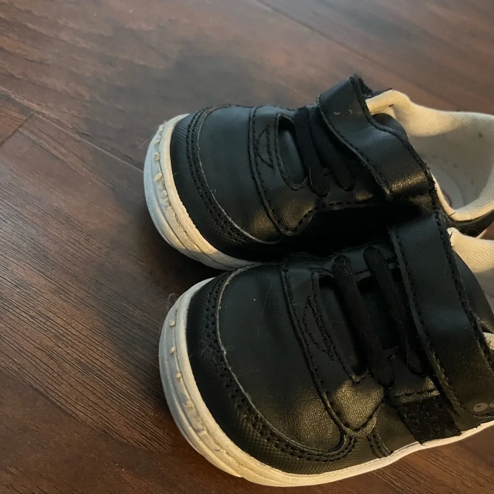 Stride Rite Alec Black Velcro Shoes-Size 4